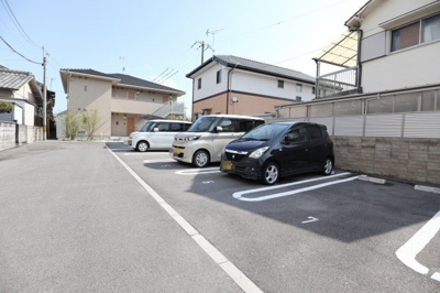 【駐車場】 | ルミエール野添 | 駐車場