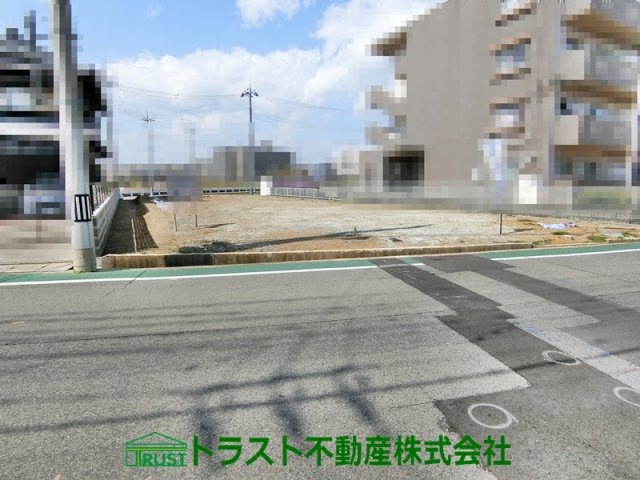 明石市大久保町福田１丁目３区画　２号地の前面道路含む現地写真