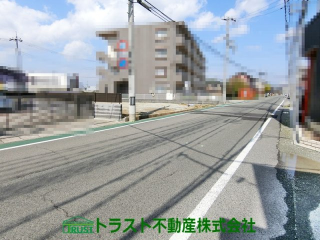 明石市大久保町福田１丁目３区画　２号地の前面道路含む現地写真