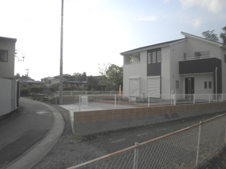 【前面道路含む現地写真】 | 前面道路含む現地写真です