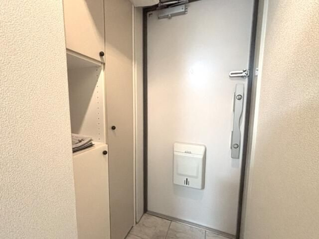 朝日プラザ三木町の玄関