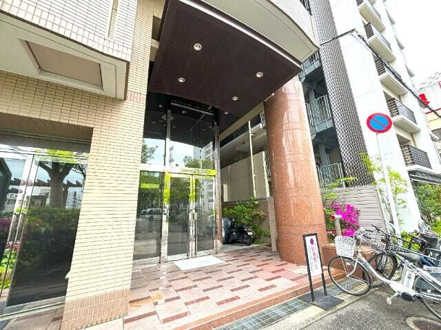 朝日プラザ三木町のエントランス