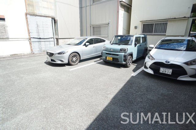 熊本市中央区南熊本１丁目の賃貸マンションの駐車場
