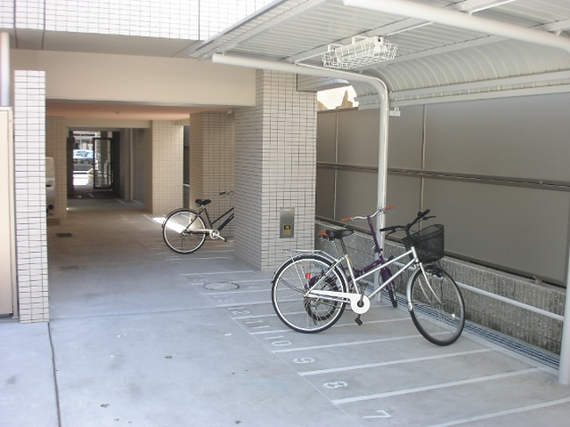 グランドパレス大宮五条の駐車場|駐輪場