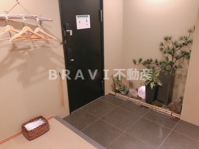 おおきに東心斎橋ビル　BRAVI不動産の玄関|【おおきに東心斎橋ビル】落ち着いた玄関です