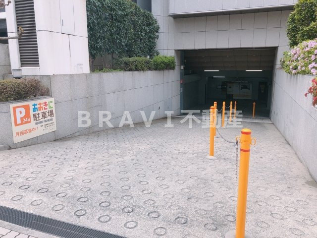 おおきに東心斎橋ビル　BRAVI不動産の駐車場|【おおきに東心斎橋ビル】駐車場があります