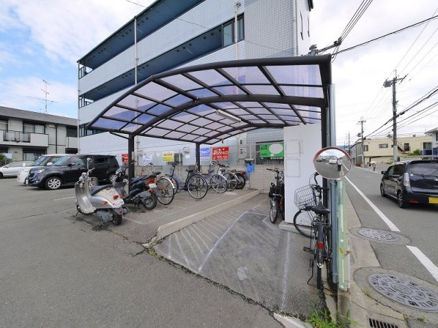 ファーストシティⅠのその他共用部分|ゆったりとした駐輪スペース。