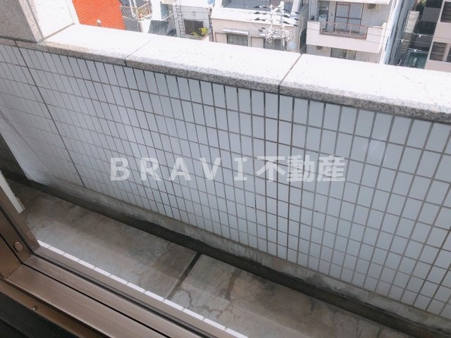 おおきに東心斎橋ビル　BRAVI不動産のバルコニー|【おおきに東心斎橋ビル】広々としたバルコニーです