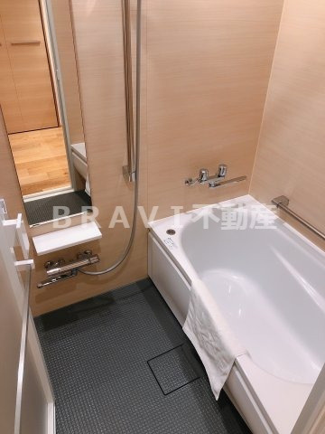 おおきに東心斎橋ビル　BRAVI不動産の浴室|【おおきに東心斎橋ビル】日々の暮らしに欠かせないお風呂です