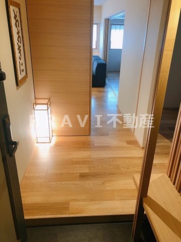 おおきに東心斎橋ビル　BRAVI不動産の玄関|【おおきに東心斎橋ビル】ゆったりとした玄関です