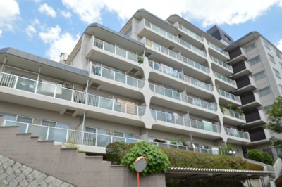 【外観】 | 日商岩井第弐緑地公園マンション | こちらの物件は、いつでも内覧が可能です。お客さまのご都合良い日程を、お気軽にお問合せくださいませ。