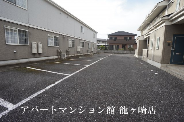 ボヌール・メゾンＢの駐車場