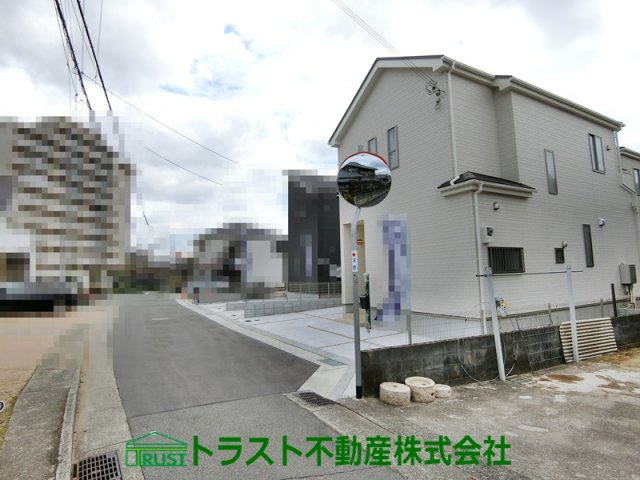 神戸市西区玉津町田中1号棟　新築戸建の前面道路含む現地写真
