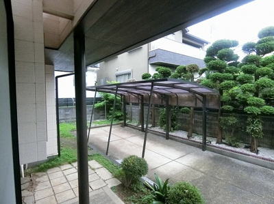 【駐車場】 | 関邸 | いつでも目の届く敷地内に駐車場があります♪荷物がかさばりがちなお買物にも、敷地内駐車場があると便利ですよね☆