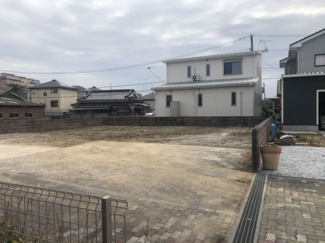 【外観】 | 奥は砂仕上げ