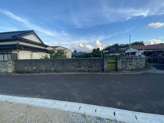 【前面道路含む現地写真】