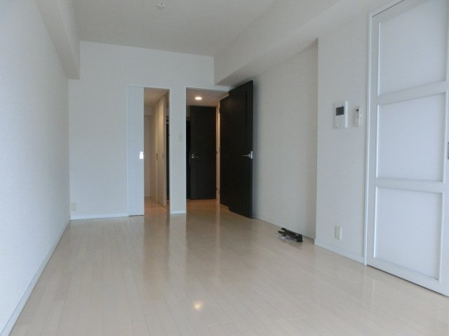 エールリベルテ大阪WESTの居間・リビング