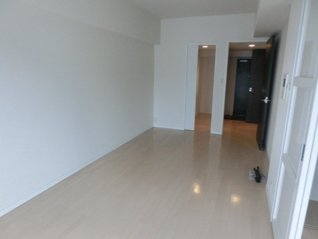 エールリベルテ大阪WESTの居間・リビング