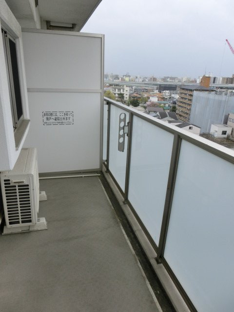 エールリベルテ大阪WESTのバルコニー