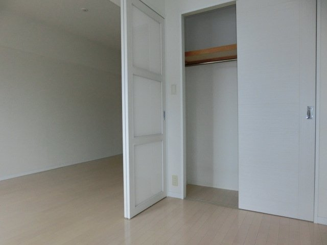 エールリベルテ大阪WESTの寝室