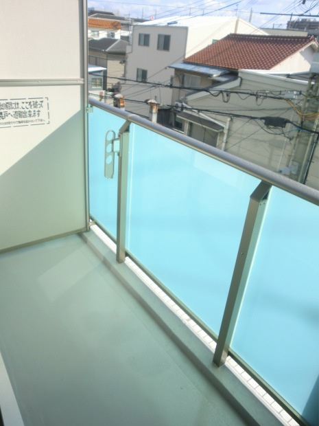 大阪市淀川区三津屋南２丁目の賃貸マンションのバルコニー