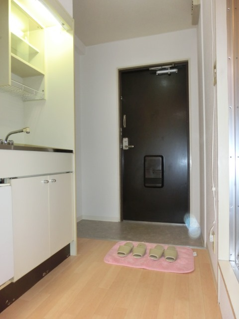 トレンディ岡野の玄関