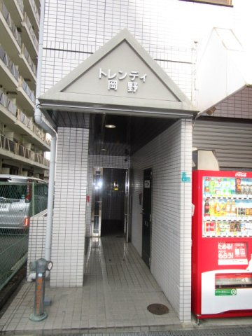 トレンディ岡野のエントランス