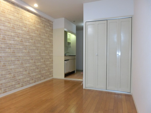 トレンディ岡野の洋室