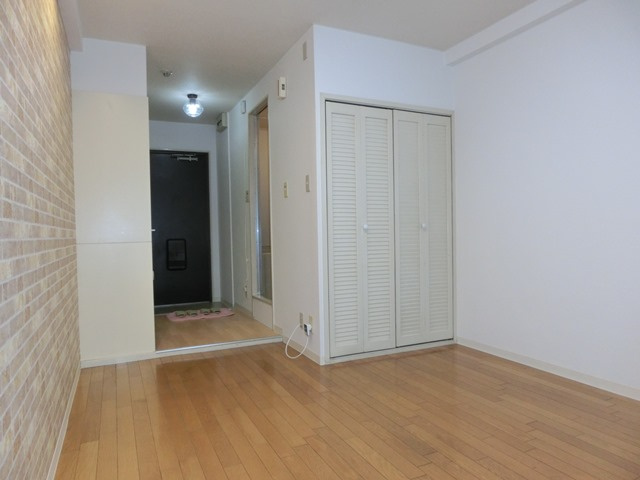 トレンディ岡野の洋室