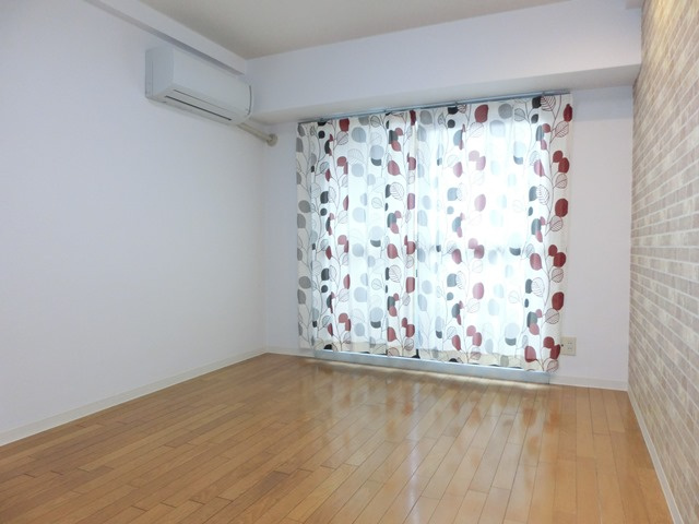 トレンディ岡野の洋室