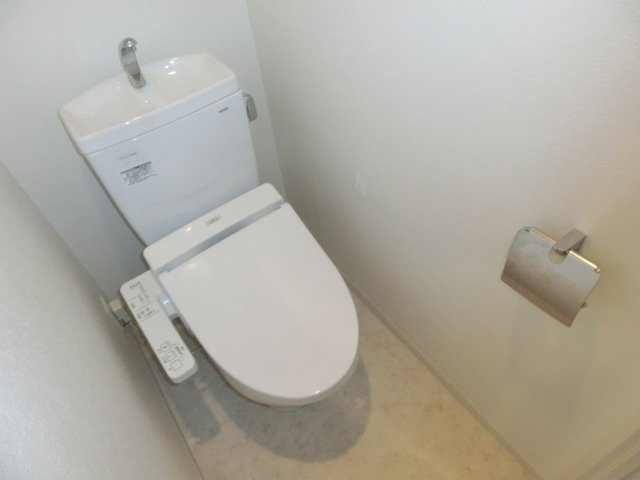 大阪市淀川区三国本町３丁目の賃貸マンションのトイレ