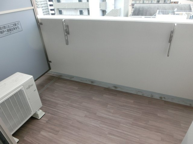 大阪市淀川区三国本町３丁目の賃貸マンションのバルコニー