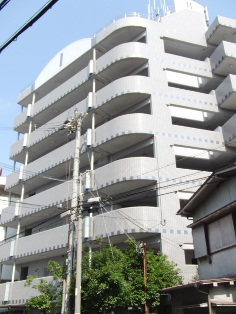 クリア塚本の外観