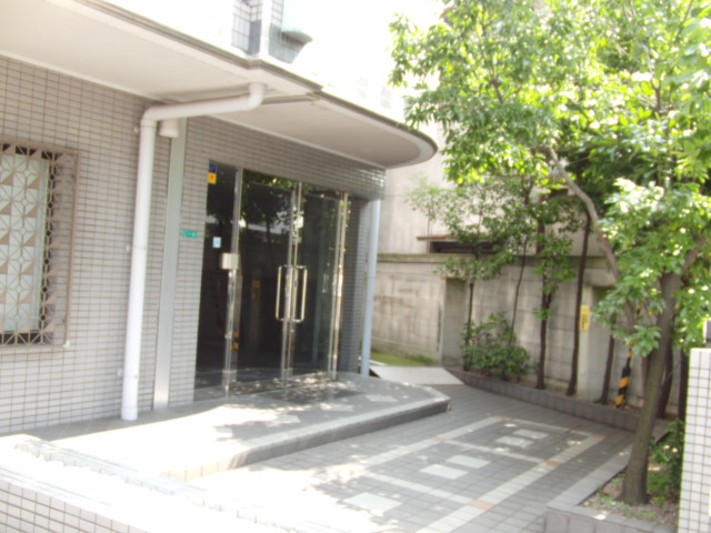 クリア塚本のエントランス