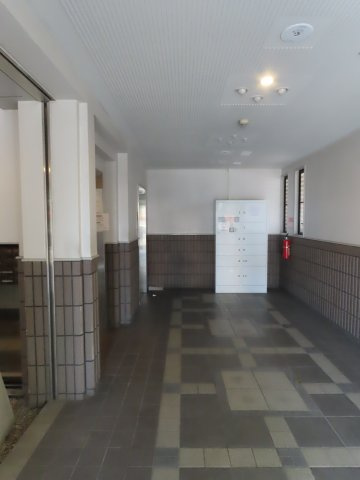 クリア塚本のエントランス