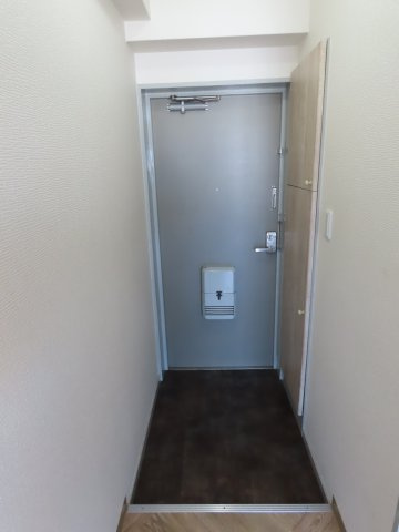 クリア塚本の玄関