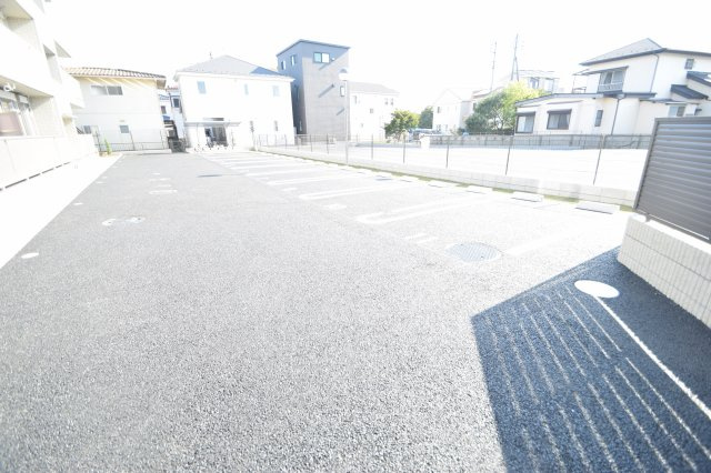 オッツ西船橋の駐車場|広い駐車場です。