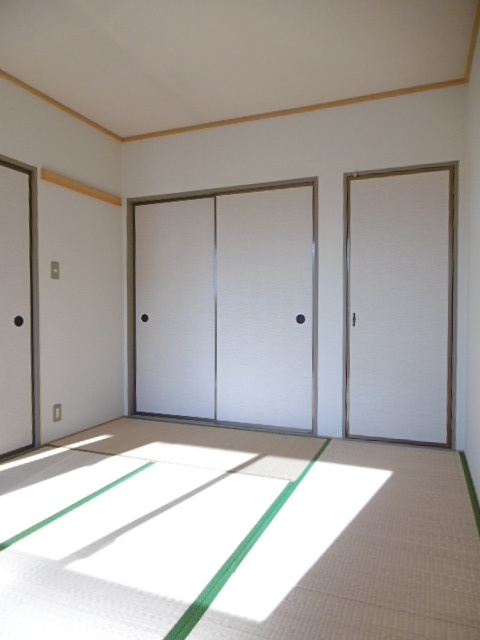 パークアベニュー【10,000円キャッシュバック対象物件】の和室|畳の上でゆっくりとくつろげる和室です