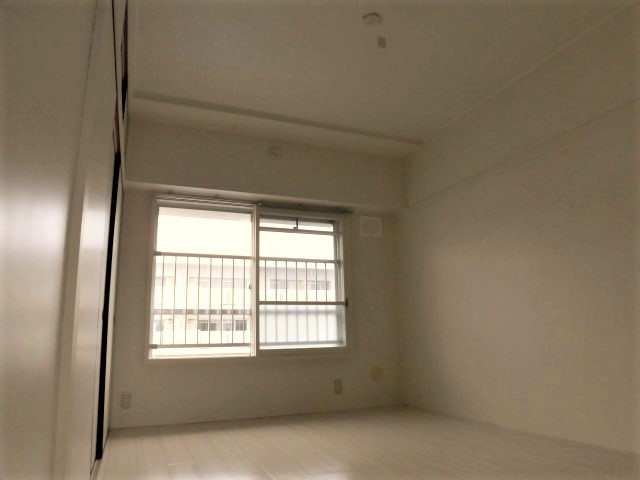 ビレッジハウス米子1号棟の洋室|402号室の写真（反転あり）