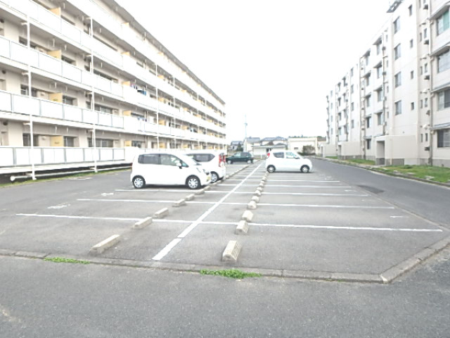 ビレッジハウス米子1号棟の駐車場