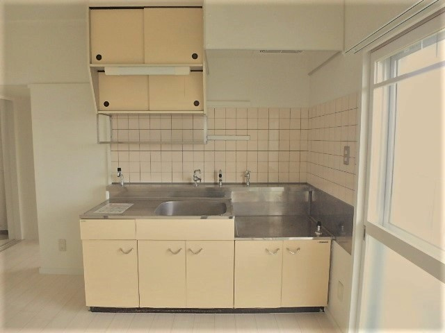 ビレッジハウス米子1号棟のキッチン|402号室の写真（反転あり）