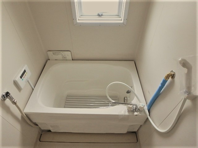 ビレッジハウス米子1号棟の浴室|402号室の写真（反転あり）