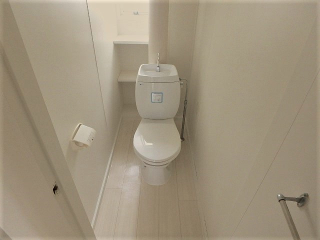 ビレッジハウス米子1号棟のトイレ|402号室の写真（反転あり）