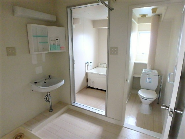 ビレッジハウス米子1号棟の洗面所|402号室の写真（反転あり）