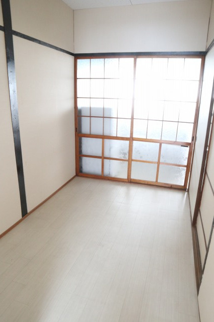 六十谷アパートの洋室