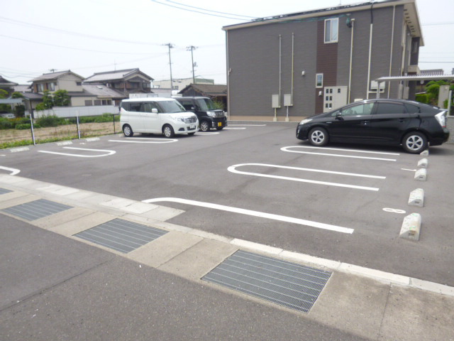 サンコレクトの駐車場