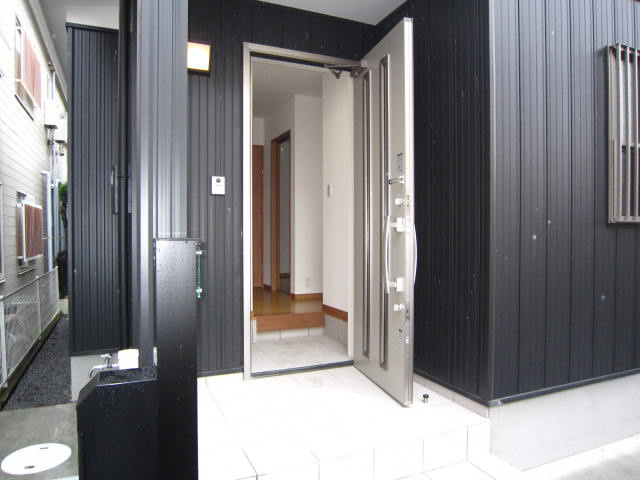 グランペールハウスのエントランス|清潔なエントランスです