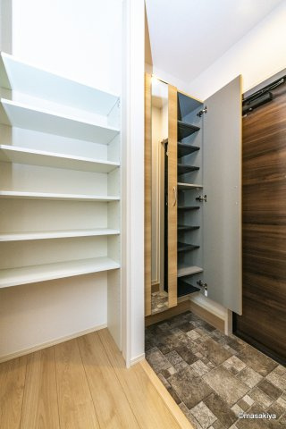 グリーンコート本郷の玄関