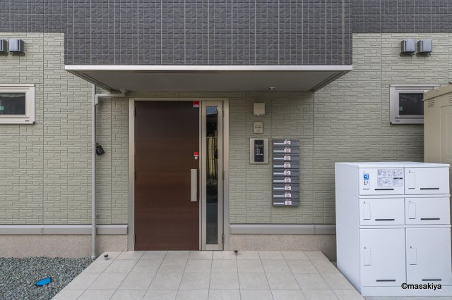 グリーンコート本郷のエントランス|宅配ボックス