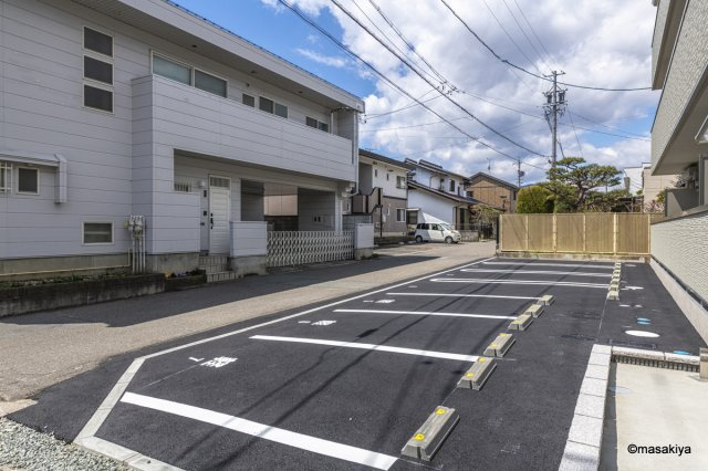 グリーンコート本郷の駐車場